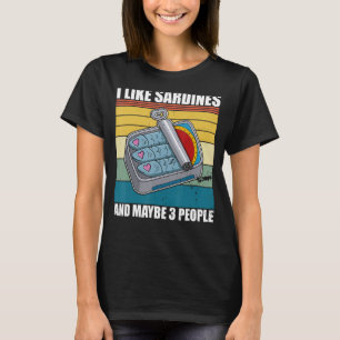 Sardine Sardellen Geschirr Fischkonserven Fischküc T-Shirt