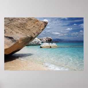 Sardinien Strand mit großen Felsen Poster