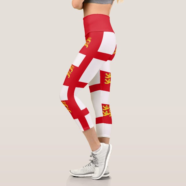 Sark-Flagge Capri Leggings (Links)