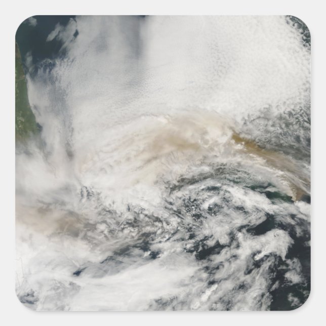 Sarychev Peak weht über das Meer von Okhotsk Quadratischer Aufkleber (Vorderseite)