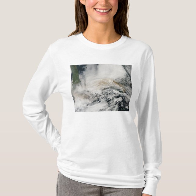 Sarychev Peak weht über das Meer von Okhotsk T-Shirt (Vorderseite)