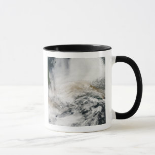 Sarychev ragen den Schlag über dem Meer von Tasse