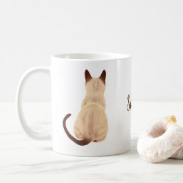 Sasha siamesische Katze, die hintere Kaffeetasse