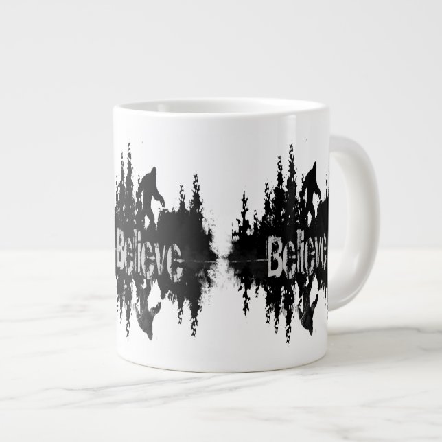 Sasquatch, Big Foot Lake Reflection Jumbo-Tasse (Vorderseite Rechts)