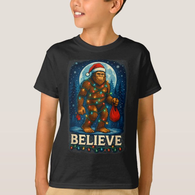 Sasquatch Christmas Lights Holiday Believe  T-Shirt (Vorderseite)