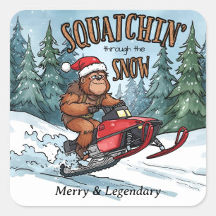 Sasquatch durch den Schnee stapfen – Bigfoot Weihn Quadratischer Aufkleber