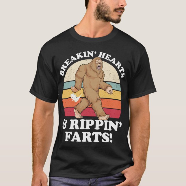 Sasquatch Frühstück Herz & Rippin Furzen! Bigfoot  T-Shirt (Vorderseite)
