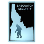 Sasquatch Security - Idaho Fotoskulptur Magnet<br><div class="desc">Enthält die dunkle Silhouette eines Sasquatch (Bigfoot) auf einem pulverblauen Hintergrund, der von der Kontur von Idaho umgeben ist, zusammen mit dem Textlesen "SASQUATCH SECURITY". Mit Sasquatch Security sichern Sie Ihr Haus und Ihre Wertsachen. Unantastbare Sicherheit - wie Sasquatch so selten zu sehen ist, wird man kaum wissen, dass sie...</div>