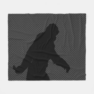 Sasquatch-Silhouette auf Carbon Fibre Print Fleecedecke