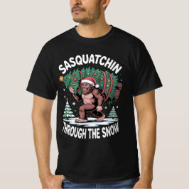 Sasquatch stapft durch den Schnee T-Shirt