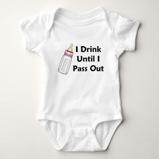 Sassy Baby Girl Flasche Ich trinke bis ich ausgehe Baby Strampler