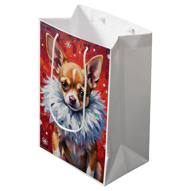 Sassy Chihuahua Dog in Fluffy Winter Fur Collar Mittlere Geschenktüte (Vorderseite Schrägansicht)