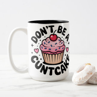 Sassy Pink Cupcake Snarky Humorous Design Zweifarbige Tasse