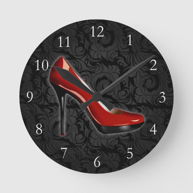 Sassy Red Shoe Runde Wanduhr (Vorderseite)
