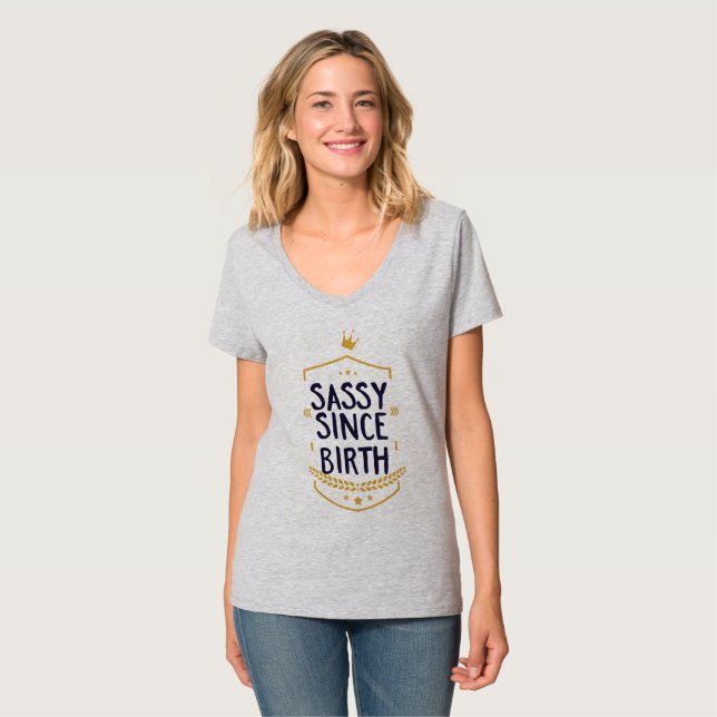 Sassy seit der Geburt humorvoll T-Shirt (Vorderseite Vollansicht)