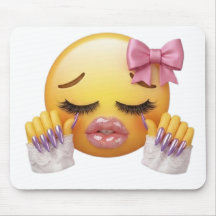 Sassy Weinen Emoji mit rosa Schleife und Nägeln