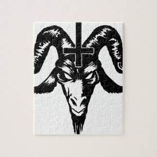 Satanischer Ziegen-Kopf mit Kreuz (Schwarzes)