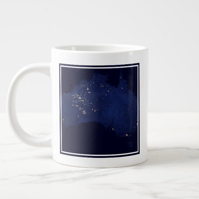 Satellite die Nachtlicht von Australien. Jumbo-Tasse (Links)