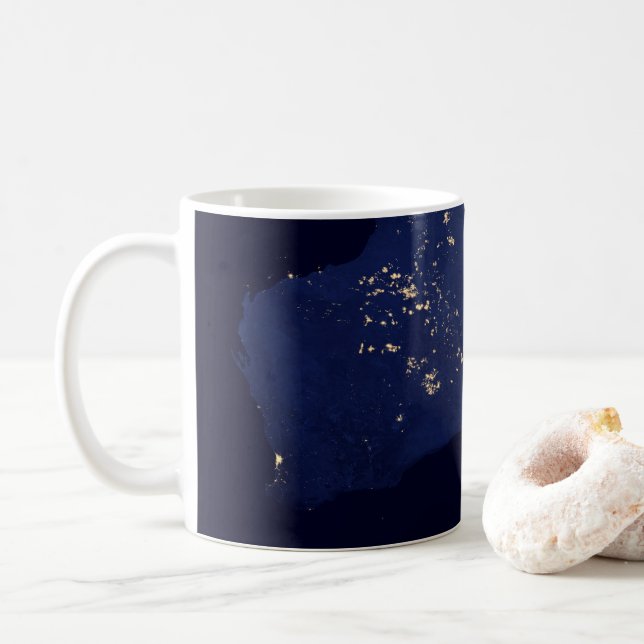 Satellite die Nachtlicht von Australien. Kaffeetasse (Mit Donut)
