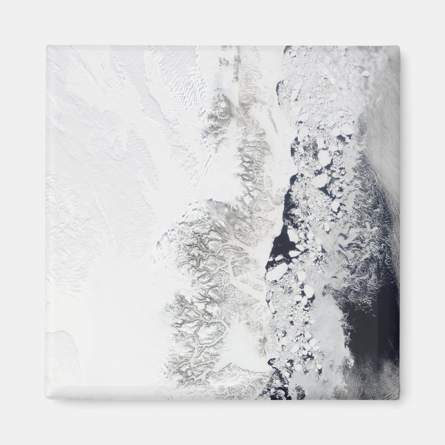 Satellitenansicht der Ostküste Grönlands Magnet (Vorne)