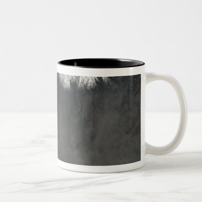 Satellitenansicht einer Aschenwolke 4 Zweifarbige Tasse (Rechts)