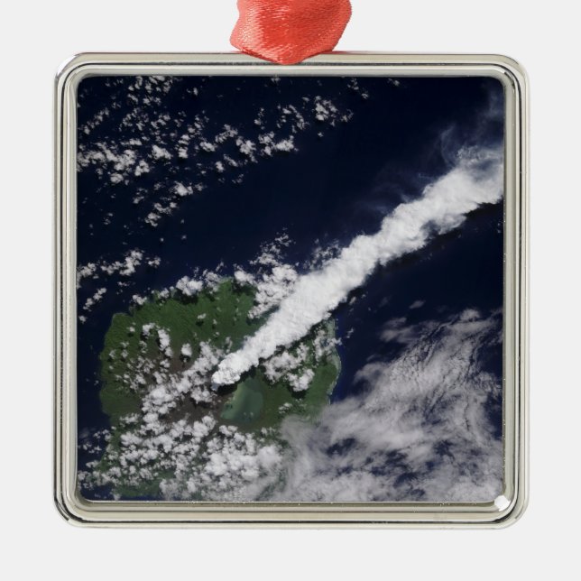 Satellitenansicht einer dicken, dampfreichen Wasse Ornament Aus Metall (Vorne)