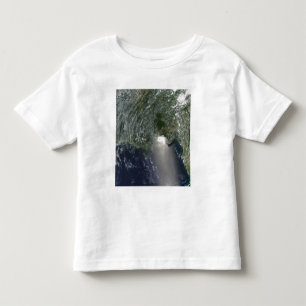 Satellitenansicht einer Ölpest Kleinkind T-shirt