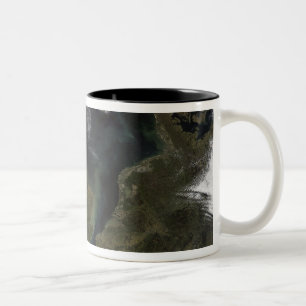Satellitenansicht von Nordeuropa Zweifarbige Tasse