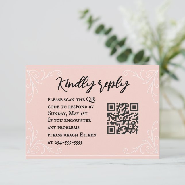 Satin Blush QR Code Wedding RSVP Card Karte (Stehend Vorderseite)