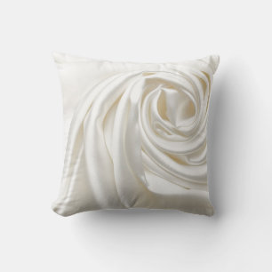 Satin-Satin-Weiß-Hochzeitszitat mit schicker Spinn Kissen