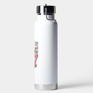 Sattel auf Dieses Mädchen ist jetzt 7 Pferd Geburt Trinkflasche