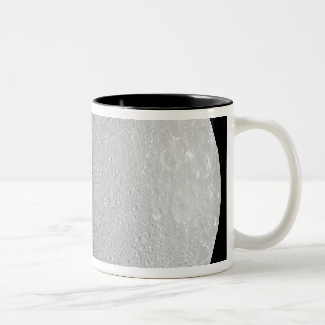 Saturn Mond Dione 2 Zweifarbige Tasse (Rechts)