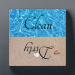 Sauberes Geschirrspüler Strand Wasser Fotoplatte<br><div class="desc">Dieses Design wurde mithilfe von digitaler Kunst erstellt und kann in dem Bereich personalisiert sein, der zur Verfügung gestellt wird, oder indem Sie den Klick wählen, um weitere Optionen anzupassen und den Namen, die Initialen oder die Wörter zu ändern. Sie können auch die Textfarbe und den Textstil ändern oder den...</div>