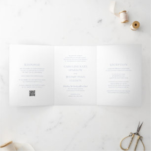 Sauberes Staubiges Blau QR Code Elegante Hochzeit Dreifach Gefaltete Einladung
