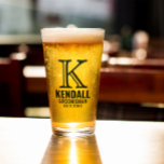 Säuberung von Trauzeuge mit Manly Monogram Typogra Glas<br><div class="desc">Trauzeuge Bierglas Gunst personalisiert mit Initial,  Name,  Rolle,  und das Datum in einem reinen,  keinen Unsinn Typografie-Design.</div>
