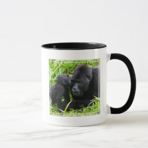 Säuglings-Berggorilla küsst Silberrücken-Gorilla Tasse