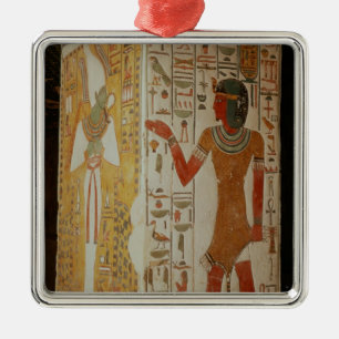 Säule, die Osiris und ein Priestertragen darstellt Ornament Aus Metall