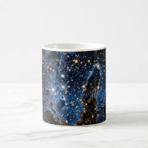 Säulen des Schöpfungsadlernebels in der Nähe von I Kaffeetasse