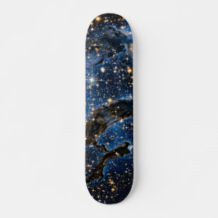 Säulen des Schöpfungsadlernebels in der Nähe von I Skateboard