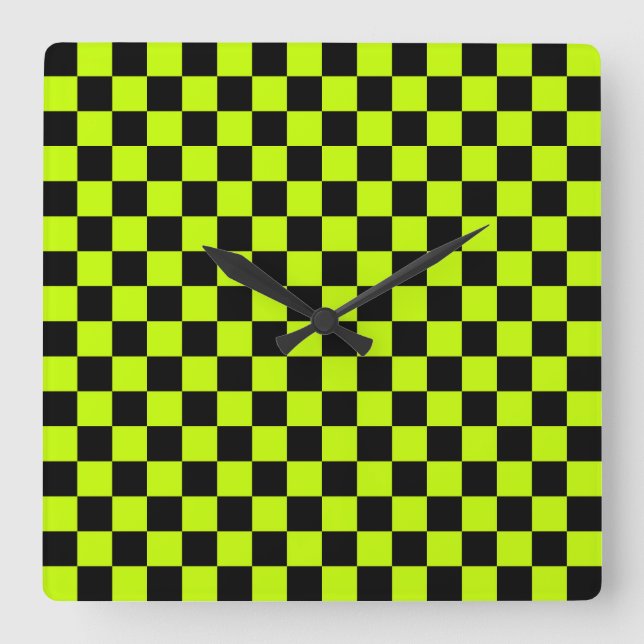 Säuregrün-schwarzes Schachbrettmuster Quadratische Wanduhr (Vorderseite)