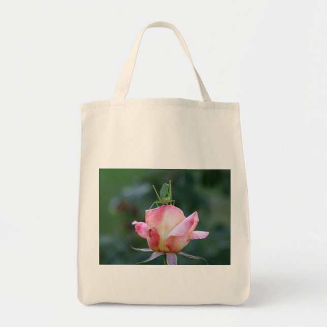 Sauterelle sur le sac fourre-tout à rose de rose (Devant)