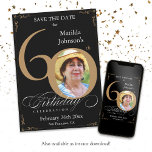 Save the Date 60. Geburtstag Gold und Schwarz Cust Einladung<br><div class="desc">Save the Date 60. Geburtstag Gold und Black Custom Einladung. Und Save the Date elegant gestaltete Geburtstagsfeier,  mit einem individuellen Foto von Geburtstagsmenschen und Drehkalligraphie mit Vintagen blühend Elementen. Einfach genug,  um eine Vielzahl von Themen und Farben anzupassen! Brauchst du Hilfe? Kontaktieren Sie mich einfach!</div>