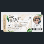 Save the Date Boarding Pass World Map Beach Foto Einladung<br><div class="desc">Destination Beach Wedding Boarding Pass Ticket Gold Flugzeug Save the Date mit Herz und Flugzeug Ikone mit tropischen Blätter. Foto hinzufügen</div>