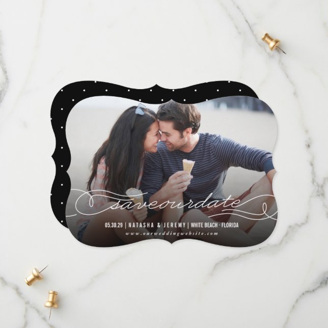 Save The Date Calligraphie moderne Flourdir Photo en script blan (Devant/Arrière en situation)