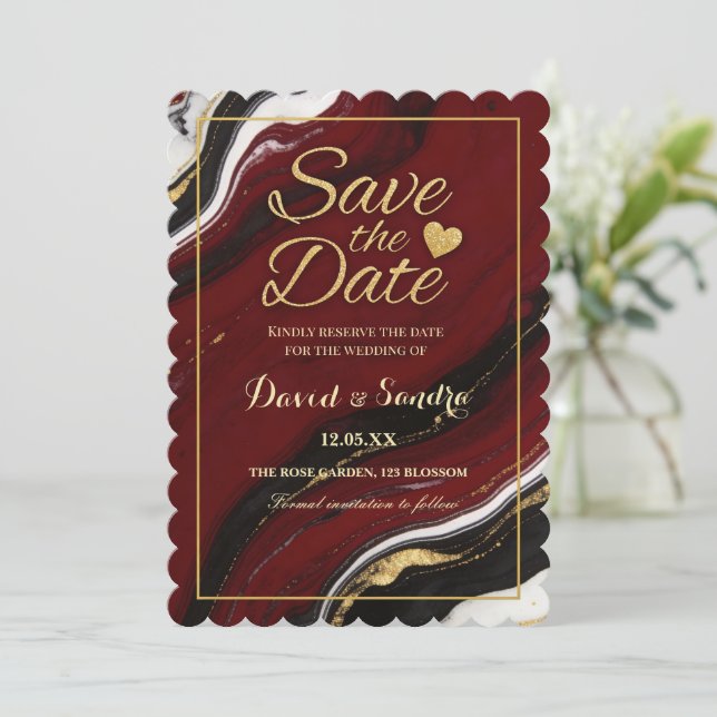 Save The Date Chic Burgundy Gold Agate Marble Modern Wedding  (Debout devant)