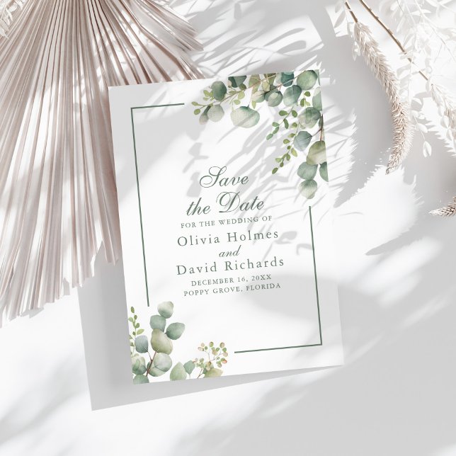 Save The Date Elégant Mariage botanique Eucalyptus (Elegant Greenery Eucalyptus Botanical Wedding Save The Date on a sunny white table.)