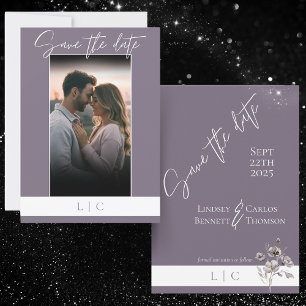 Save The Date Élégant Monogramme Photo Caligraphie Pourpre foncé