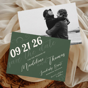 Save The Date Élégant Script de Slant sombre Moss Green Mariage 