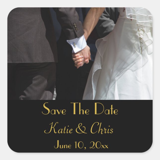 Save the Date Elegant Wedding Couple Holding Hands Quadratischer Aufkleber (Vorderseite)