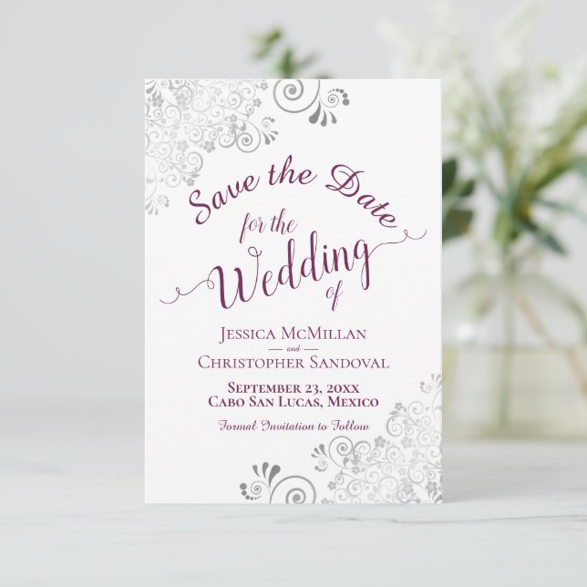 Save The Date Elégante dentelle argentée violet sur Mariage blan (Debout devant)